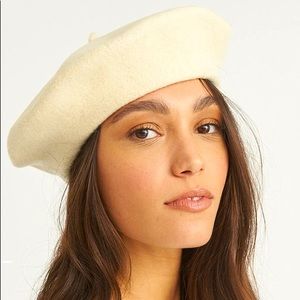 SOLD! Chic wool beret